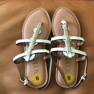 NWOTwhite and gold tong sandals flat